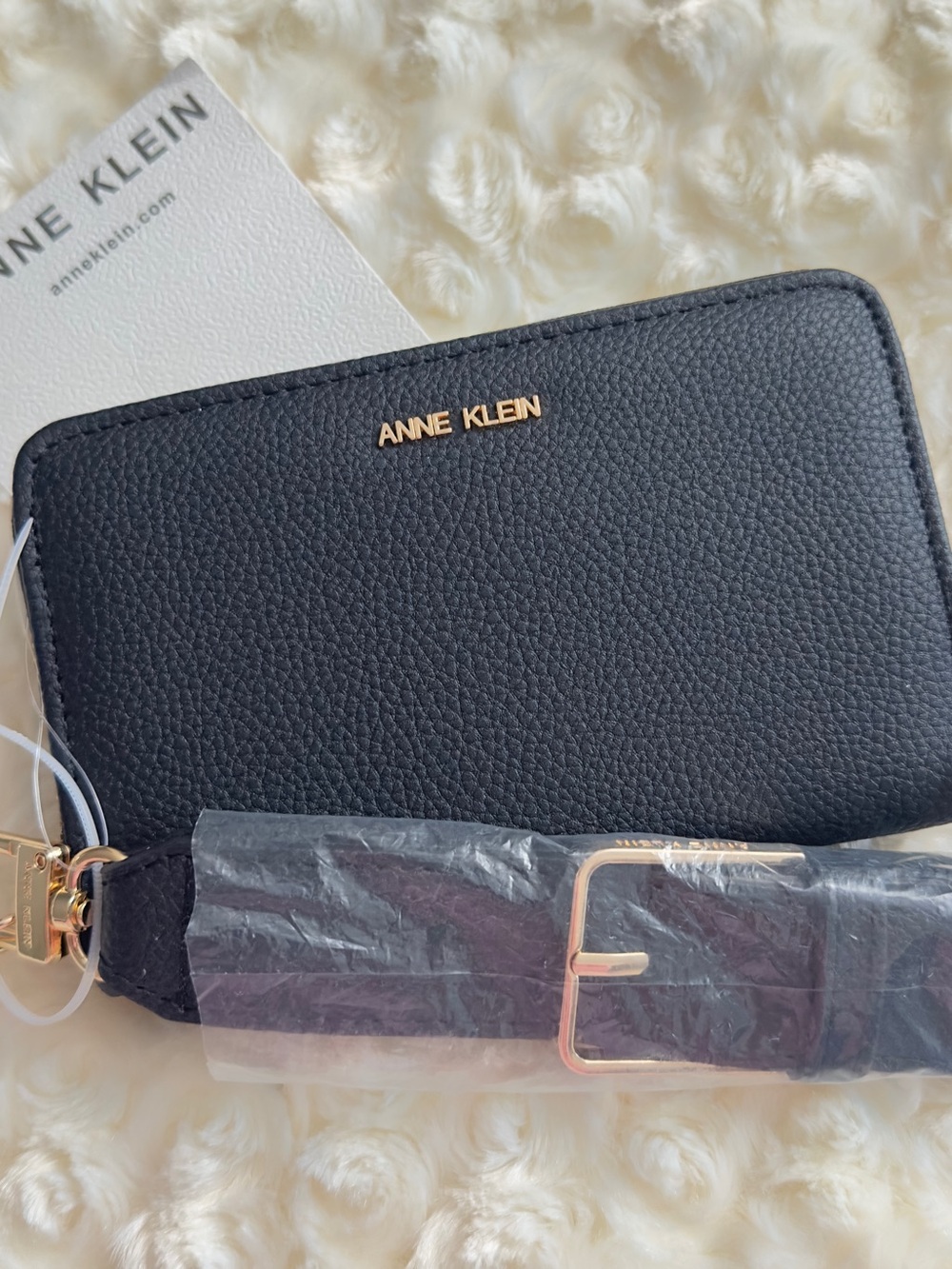 Anne Klein • Black Pebbled Zip Wallet